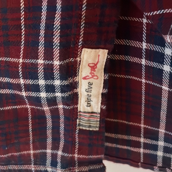 Mint condition men’s plaid shirt in burgundy - Picture 4 of 6